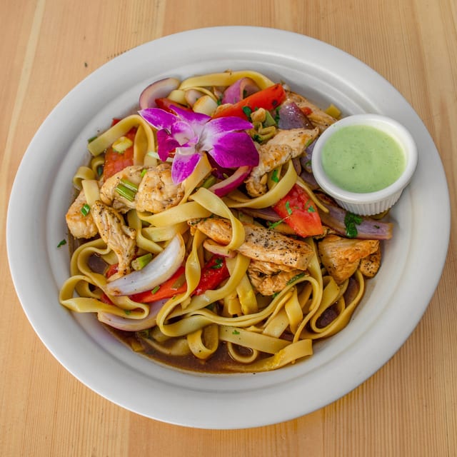 Tallarín Saltado.