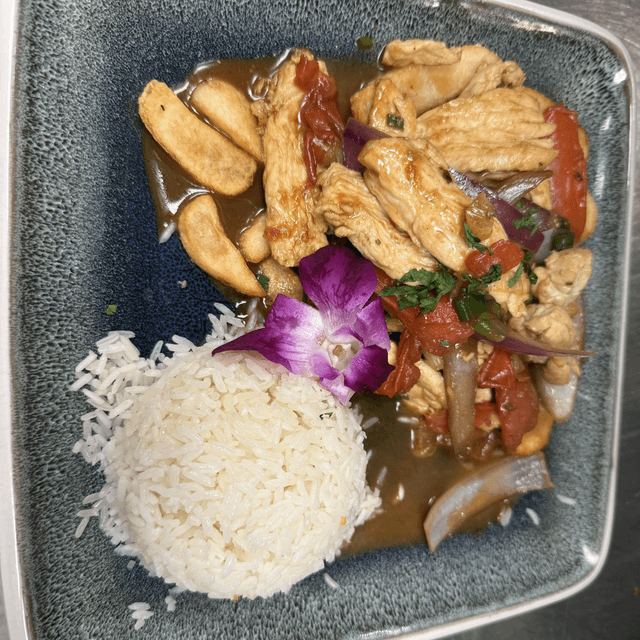 Pollo Saltado.